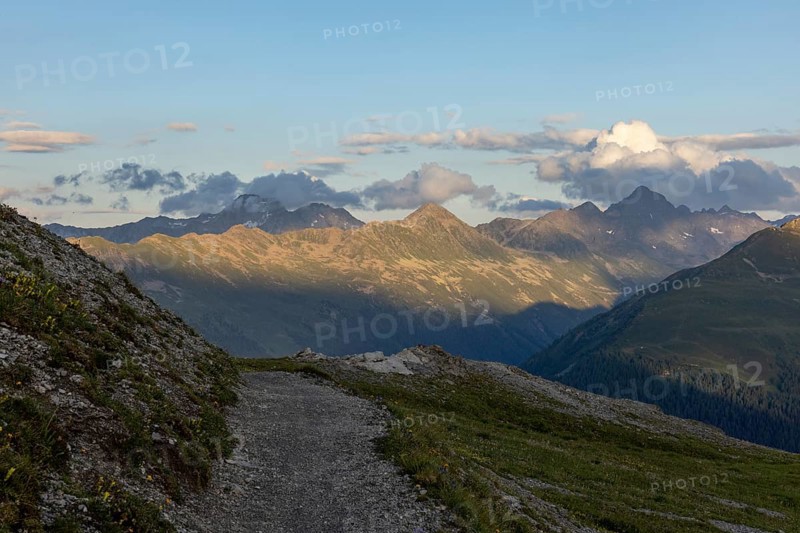 Panorama trail, mountains at the back of the Flüela Pass with Pischa and Flüelahorn, Davos, Grisons, Switzerland, Europe