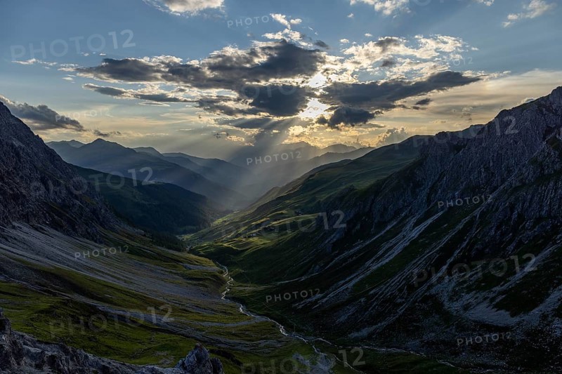 Evening mood in the mountains, view of Sapün from the Strela Pass, Davos, Grisons, Switzerland, Europe