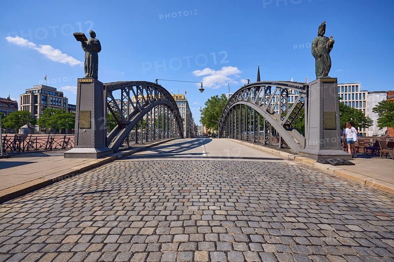 Portal of the Brooksbrücke, Speicherstadt, Free and Hanseatic City of Hamburg, Hanseatic city, independent city, federal state of Hamburg, Germany, Europe