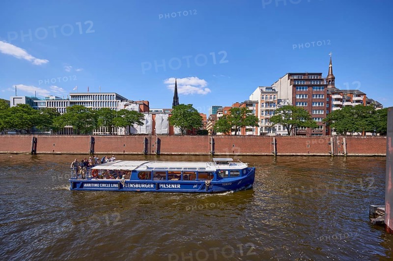 Harbour tour with the Maritime Circle Line in the customs canal in Hamburg's Speicherstadt, Free and Hanseatic City of Hamburg, Hanseatic city, independent city, federal state of Hamburg, Germany, Europe