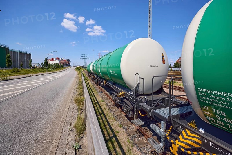 Road with railway tracks and tank wagons in Hamburg harbour, Free and Hanseatic City of Hamburg, Hanseatic city, independent city, federal state of Hamburg, Germany, Europe