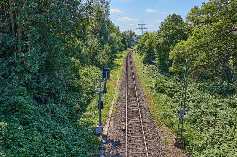 Railway tracks in the Moorburg district, Free and Hanseatic City of Hamburg, Hanseatic city, independent city, federal state of Hamburg, Germany, Europe