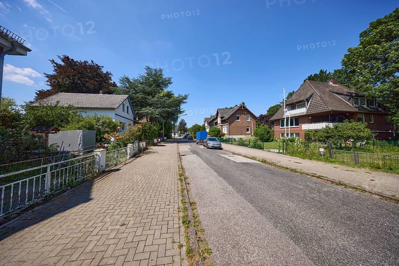 Road through a residential area with detached houses and apartment blocks in the district of Moorburg, Free and Hanseatic City of Hamburg, Hanseatic city, independent city, federal state of Hamburg, Germany, Europe