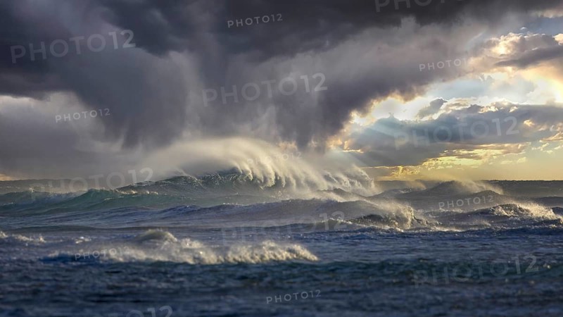 Spain as a holiday destination, cool wind, holiday feeling, waves, stormy weather, thunderstorms, high waves, breakwater, Playa del Matorral, peace and nature, Fuerteventura, Spain, Europe