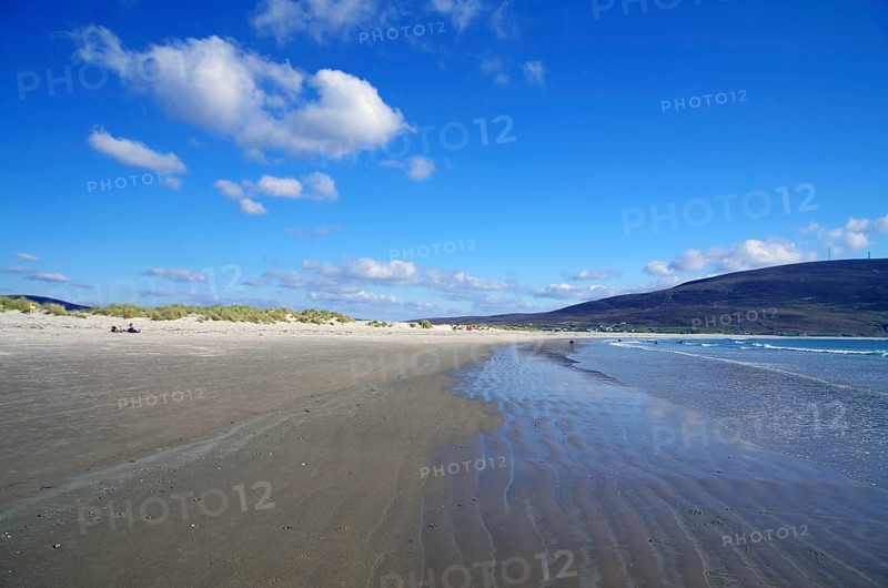Empty sandy beach with shallow water and blue sky, Inch Bay, Dingle, Ireland, Europe