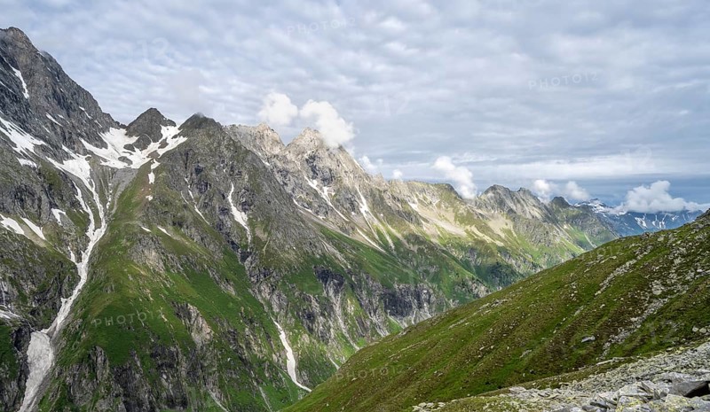 Mountain peak in the morning, Floitengrund valley, Greizer Hütte, Berliner Höhenweg, Zillertal Alps, Tyrol, Austria, Europe