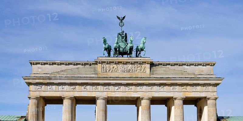 Neoclassical Brandenburg Gate, Paris Square, Under den Linden, Berlin Mitte, Germany, Europe