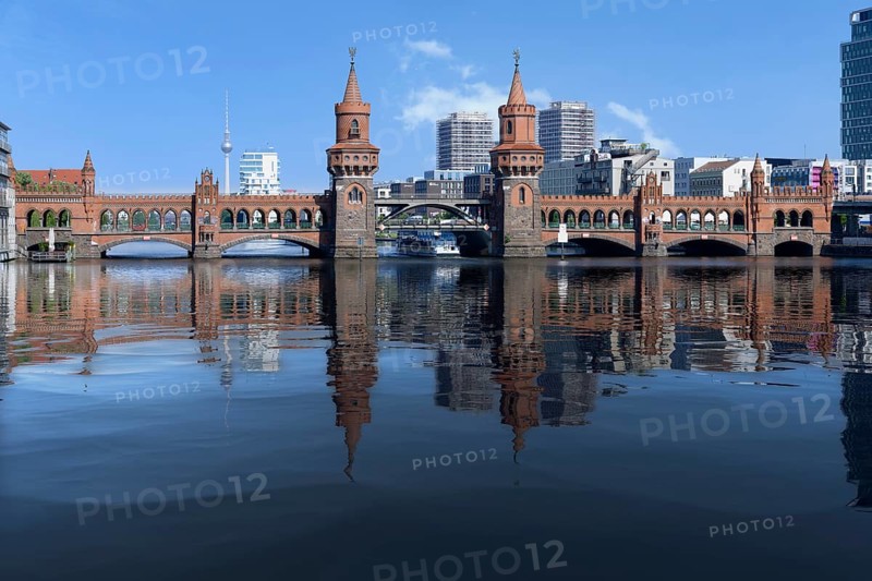 Double deck Oberbaum bridge over the Spree river, Berlin, Germany, Europe