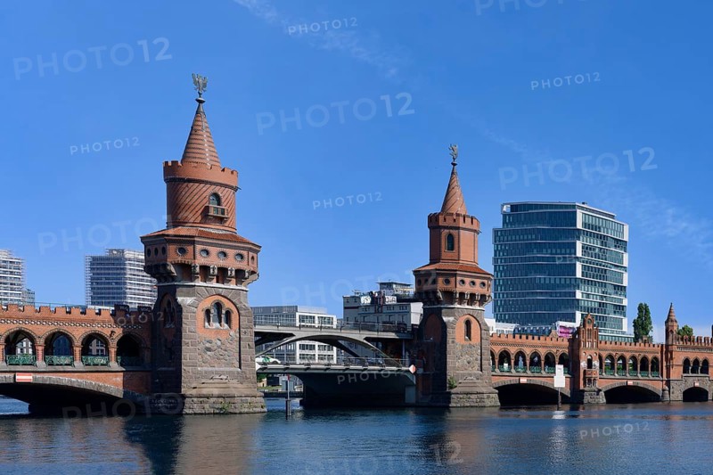 Double deck Oberbaum bridge over the Spree river, Berlin, Germany, Europe