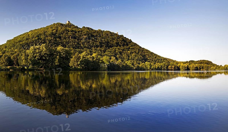 Hengsteysee, view of the Kaiser Wilhelm Monument on the Ruhr slope of the Syberg, Dortmund, North Rhine-Westphalia, Germany, Europe