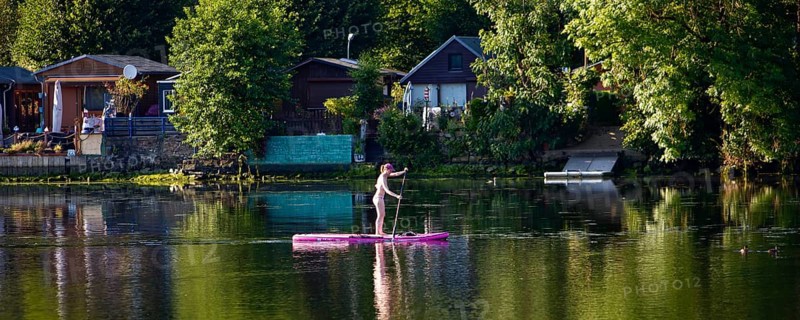 Panorama Hengsteysee with stand-up paddler in front of allotment gardens on the shore, Hagen, North Rhine-Westphalia, Germany, Europe