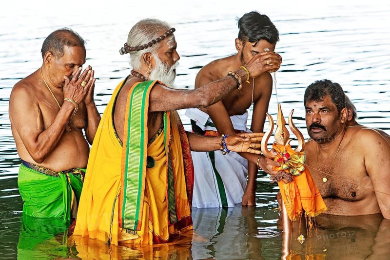 Head priest Siva Sri Arumugam Paskarakurukkal in the Datteln-Hamm canal during ritual purification, Hamm, Ruhr area, Germany, Europe