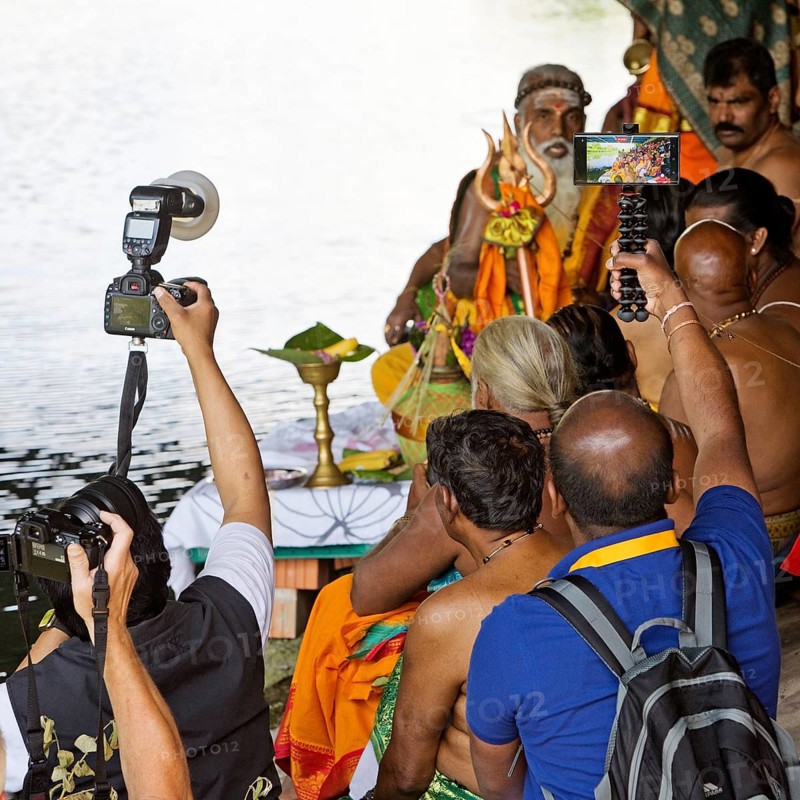 Head priest Siva Sri Arumugam Paskarakurukkal during the ritual purification at the Datteln-Hamm Canal, Hamm Uentop, Ruhr area, Germany, Europe