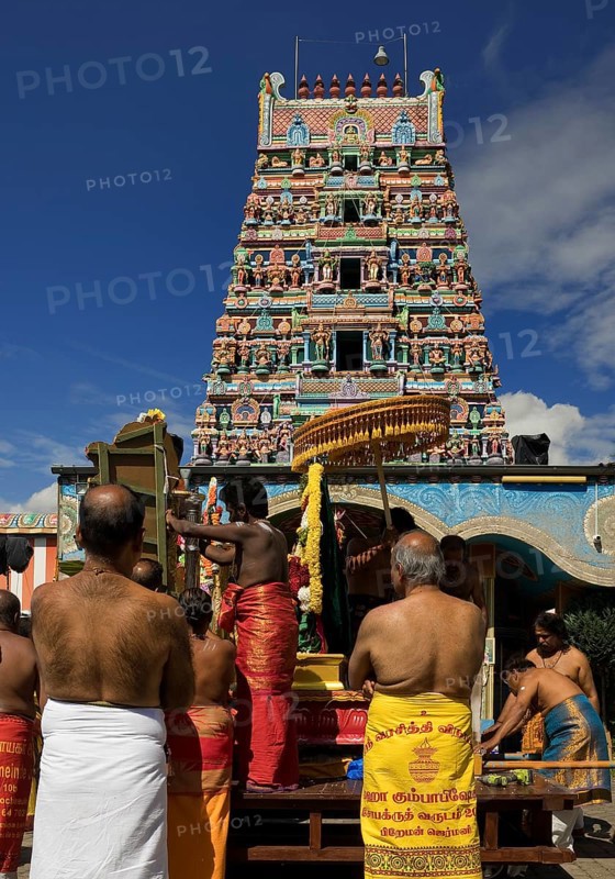 Hindus at the temple festival in front of the Hindu temple Sri Kamadchi Ampal, Hamm, Ruhr area, North Rhine-Westphalia, Germany, Europe