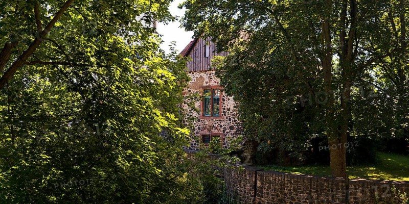 View through trees to the Schlosscafè, Höchster Schloss or Altes Schloss Höchst, Frankfurt-Höchst, Frankfurt am Main, Hesse, Germany, Europe
