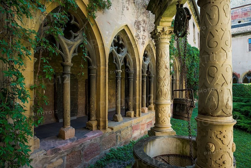 Cloister, Unterlinden Museum, Musée Unterlinden, Colmar, Alsace, France, Europe
