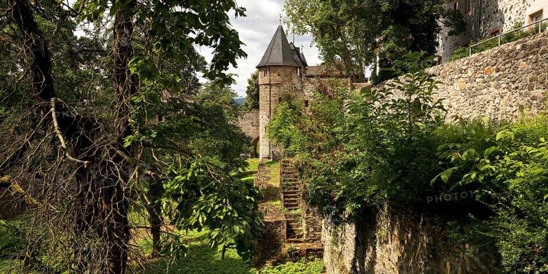 Friedberg Castle, southern castle fortifications with the deep moat, the so-called Hirschgraben, Friedberg, Hesse, Germany, Europe
