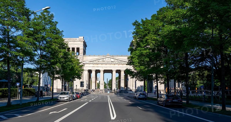 Briennerstrasse and Propyläen, City Gate at Königsplatz in the evening light, Kunstareal Munich, Munich, Bavaria, Germany, Europe