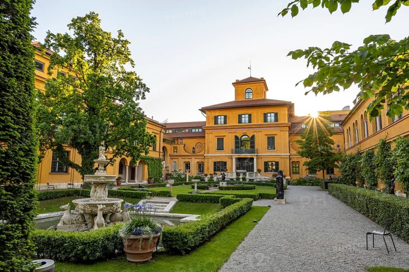 Lenbachhaus, Municipal Gallery, Garden with Fountain with Sun Star, Kunstareal Munich, Munich, Upper Bavaria, Bavaria, Germany, Europe