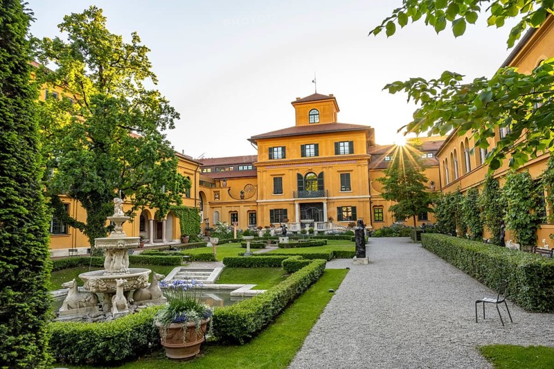 Lenbachhaus, Municipal Gallery, Garden with Fountain with Sun Star, Kunstareal Munich, Munich, Upper Bavaria, Bavaria, Germany, Europe