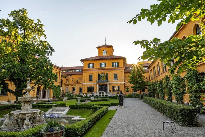 Lenbachhaus, Municipal Gallery, Garden with Fountain with Sun Star, Kunstareal Munich, Munich, Upper Bavaria, Bavaria, Germany, Europe