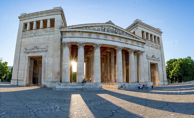 Propylaea with Sun Star, City Gate at Königsplatz in the evening light, Kunstareal Munich, Munich, Bavaria, Germany, Europe