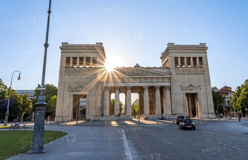 Propylaea with sun star against the light, city gate at Königsplatz, Kunstareal Munich, Munich, Bavaria, Germany, Europe