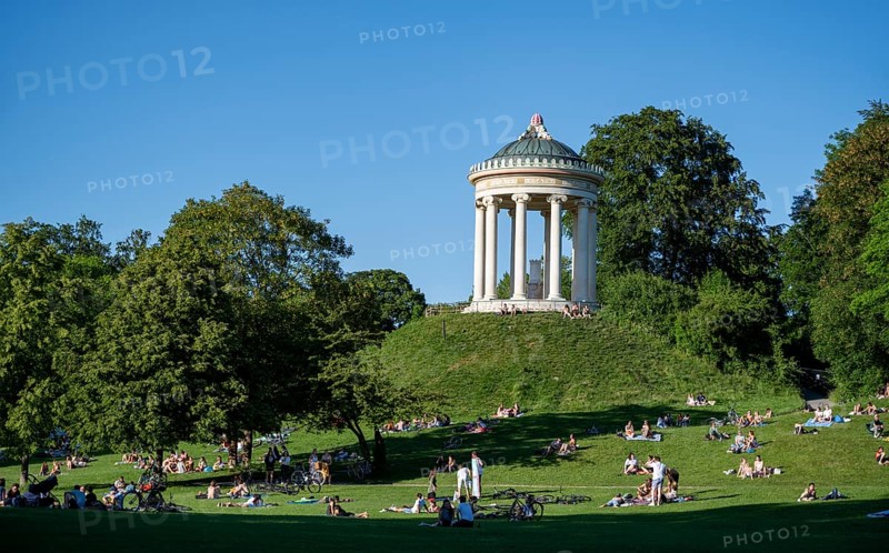 Monopteros in the English Garden, people enjoying the summer day in the park, Munich, Upper Bavaria, Bavaria, Germany, Europe