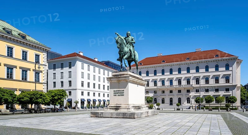 Equestrian statue of Elector Maximilian I on Wittelsbacherplatz, Old Town, Munich, Upper Bavaria, Bavaria