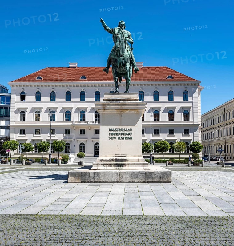 Equestrian statue of Elector Maximilian I on Wittelsbacherplatz, Old Town, Munich, Upper Bavaria, Bavaria