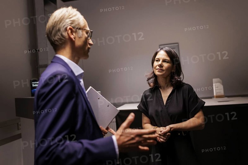 Bernhard Ohnesorge, Managing Director of Carl Zeiss Jena GmbH, and Annalena Bärbock (Alliance 90/The Greens), Federal Foreign Minister, taken during a visit to the Carl Zeiss Group during the Foreign Minister's trip to Germany in Jena, 31 July 2024