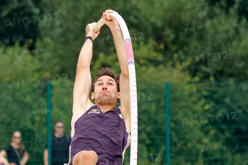 Niklas Kaul, German decathlete and Paris 2024 Olympian, during a triple competition as part of the Thorpe Cup 2024, pole vault, Wetzlar, Hesse