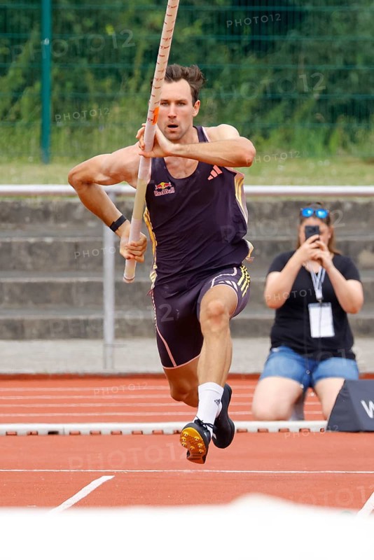 Niklas Kaul, German decathlete and Paris 2024 Olympian, during a triple competition as part of the Thorpe Cup 2024, pole vault, Wetzlar, Hesse