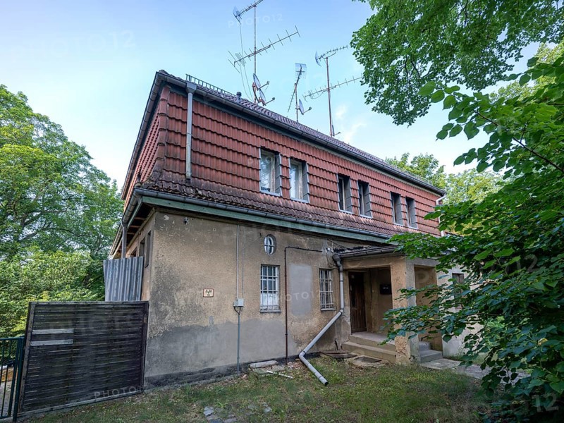 Old house on the banks of the Havel near the historic railway ferry, Fürstenberg/Havel, Brandenburg, Germany, Europe