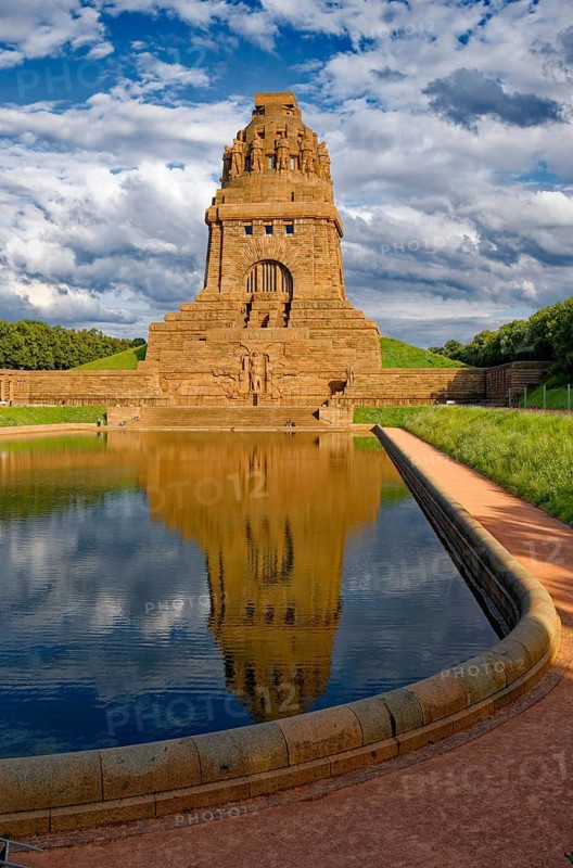 Monument to the Battle of the Nations in memory of the Battle of the Nations 1813 against Napoleon Bonaparte, cloudy mood, water reflection, Leipzig, Saxony, Germany, Europe