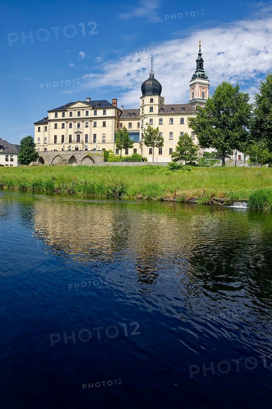 Neoclassical Lower Castle and St Mary's Evangelical-Lutheran Town Church on the River Weisse Elster, residential town of Greiz, Thuringia, Germany, Europe