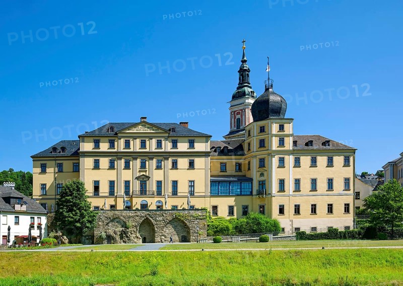 Classical Lower Castle on the River Weisse Elster, residential town of Greiz, Thuringia, Germany, Europe