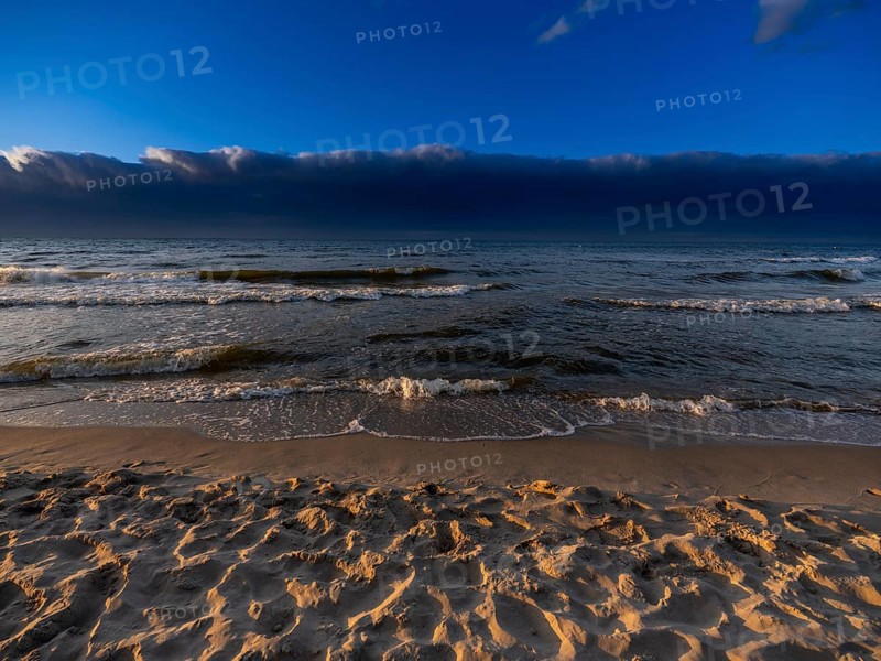 Sandy beach beach on the island of Usedom on the Baltic Sea at sunset, Zempin, Mecklenburg-Western Pomerania, Germany, Europe
