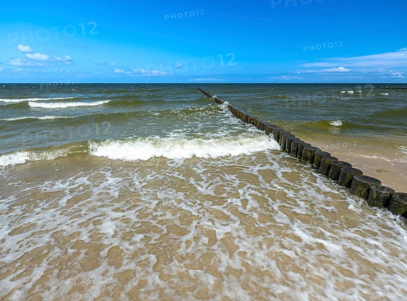 Sandy beach beach with wooden groyne in the Baltic Sea on the island of Usedom, clouds in the blue sky, Zempin, Mecklenburg-Vorpommern, Germany, Europe
