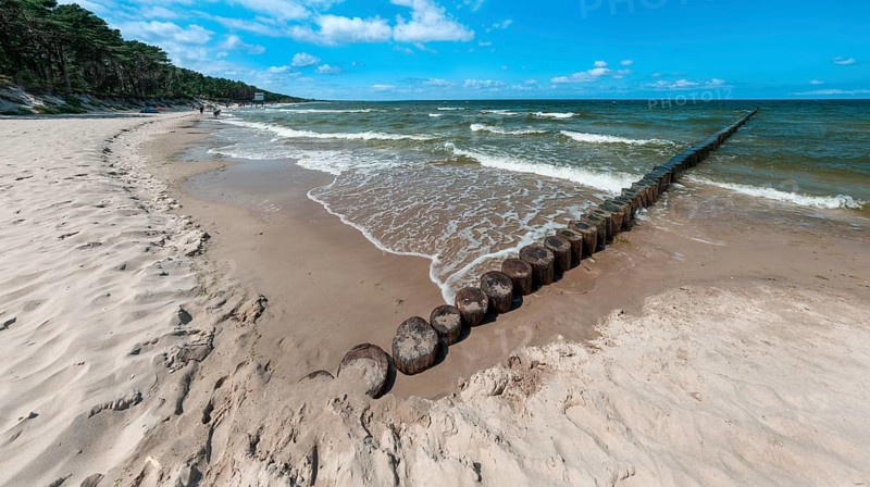 Sandy beach beach with wooden groyne in the Baltic Sea on the island of Usedom, clouds in the blue sky, Zempin, Mecklenburg-Vorpommern, Germany, Europe