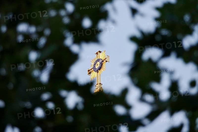 New tower cross of the Church of Our Lady Dresden, presented in 2000 by the Duke of Kent as a gesture of dialogue, Dresden, Saxony, Germany, Europe