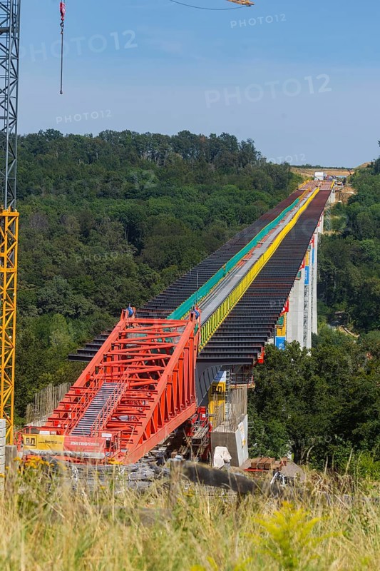 The new bridge on the Pirna southern bypass will be 916 metres long, 70 metres high and require 7, 250 tonnes of steel. DEGES is building the 3.8 kilometre long route. The route leads from the 172a to the B 172 on the Sonnenstein near Krietzschwitz and is intended to relieve Pirna city centre of through traffic in the future. For this purpose, a 50 metre long and 140 tonne heavy pre-build spigot will be pushed from the abutment on the Sonnenstein over the pillars that are already in place. The final push has been successfully completed and now the finishing work is underway, Gottleuba Valley Bridge, Pirna, Saxony, Germany, Europe