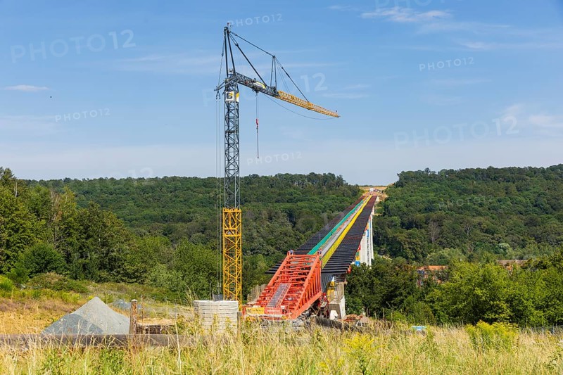 The new bridge on the Pirna southern bypass will be 916 metres long, 70 metres high and require 7, 250 tonnes of steel. DEGES is building the 3.8 kilometre long route. The route leads from the 172a to the B 172 on the Sonnenstein near Krietzschwitz and is intended to relieve Pirna city centre of through traffic in the future. For this purpose, a 50 metre long and 140 tonne heavy pre-build spigot will be pushed from the abutment on the Sonnenstein over the pillars that are already in place. The final push has been successfully completed and now the finishing work is underway, Gottleuba Valley Bridge, Pirna, Saxony, Germany, Europe