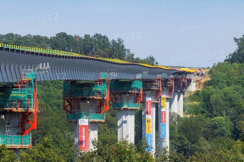 The new bridge on the Pirna southern bypass will be 916 metres long, 70 metres high and require 7, 250 tonnes of steel. DEGES is building the 3.8 kilometre long route. The route leads from the 172a to the B 172 on the Sonnenstein near Krietzschwitz and is intended to relieve Pirna city centre of through traffic in the future. For this purpose, a 50 metre long and 140 tonne heavy pre-build spigot will be pushed from the abutment on the Sonnenstein over the pillars that are already in place. The final push has been successfully completed and now the finishing work is underway, Gottleuba Valley Bridge, Pirna, Saxony, Germany, Europe