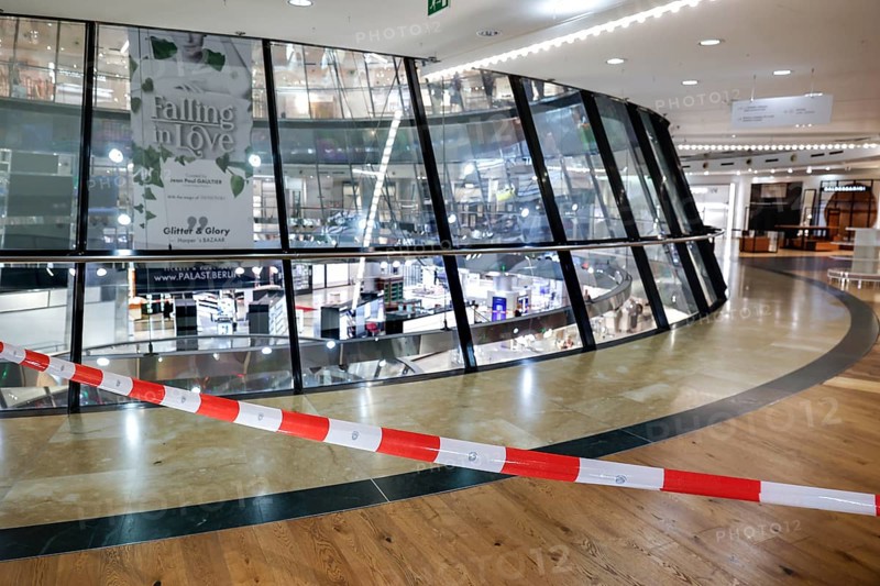Empty sales shelves in the Galeries Lafayette, after 28 years the Galeries Lafayette on Berlin's Friedrichstrasse will close on 31 July 2024, Berlin, Berlin, Germany, Europe