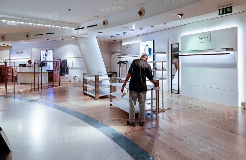 Empty sales shelves in the Galeries Lafayette, after 28 years the Galeries Lafayette on Berlin's Friedrichstrasse will close on 31 July 2024, Berlin, Berlin, Germany, Europe