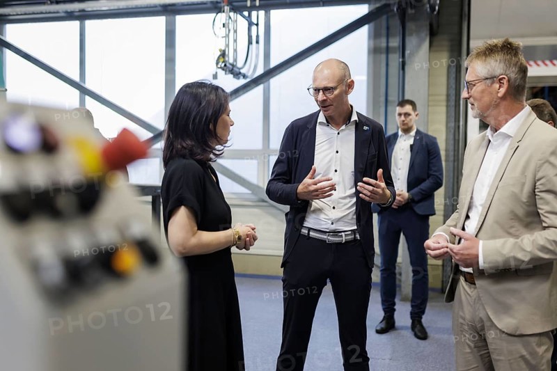 Annalena Bärbock (Alliance 90/The Greens), Federal Foreign Minister, and Torsten Herrmann, Managing Director of Hehnke GmbH & Co. KG, during a visit to the automotive supplier Hehnke GmbH & Co. KG during the Foreign Minister's trip to Germany in Steinbach-Hallenberg, 31 July 2024