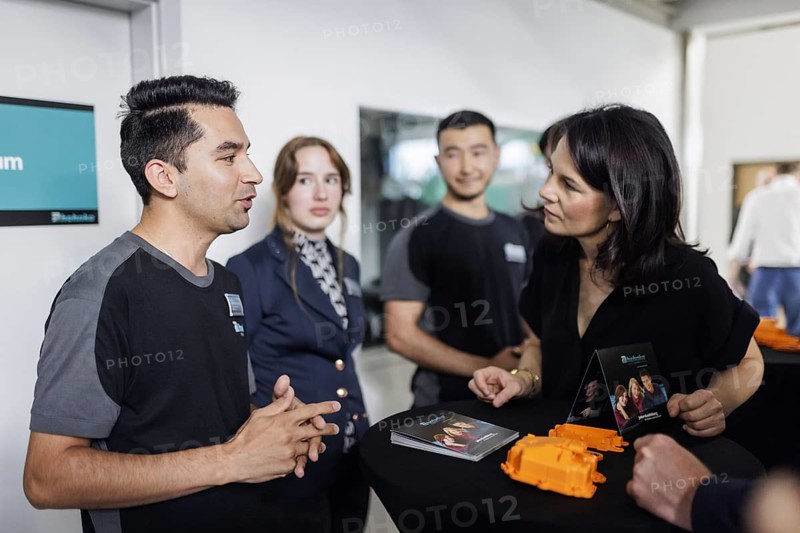 Annalena Bärbock (Alliance 90/The Greens), Federal Foreign Minister, pictured with young employees, some of them apprentices, during a visit to automotive supplier Hehnke GmbH & Co. KG during the Foreign Minister's trip to Germany in Steinbach-Hallenberg, 31 July 2024