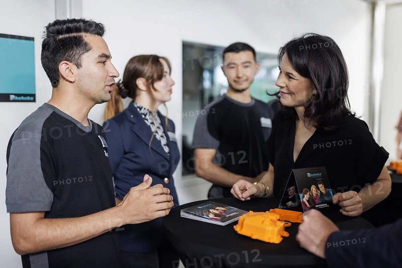 Annalena Bärbock (Alliance 90/The Greens), Federal Foreign Minister, pictured with young employees, some of them apprentices, during a visit to automotive supplier Hehnke GmbH & Co. KG during the Foreign Minister's trip to Germany in Steinbach-Hallenberg, 31 July 2024