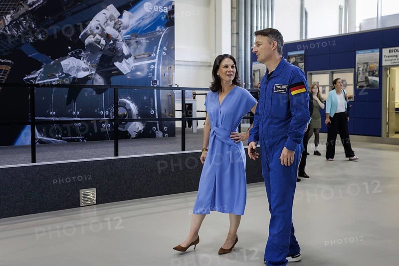 Annalena Bärbock (Alliance 90/The Greens), Federal Foreign Minister, and Matthias Maurer, German astronaut, pictured during a visit to the European Astronaut Centre of the European Space Agency (ESA) during the Foreign Minister's trip to Germany in Troisdorf, 30.07.2024